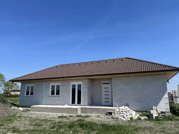 Eladó újszerű ikerház, Iszkaszentgyörgy 4 szoba 113 m² 79.9 M Ft