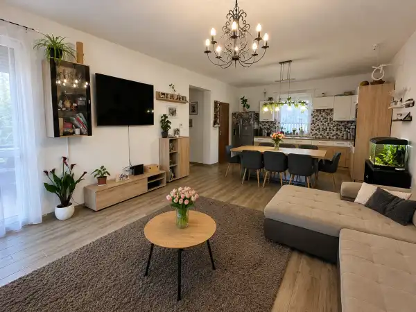 Eladó újszerű ikerház, Kiskunlacháza 4 szoba 93 m² 86.9 M Ft
