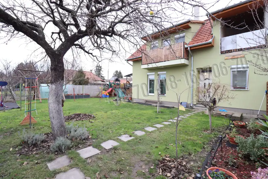 eladó újszerű ikerház, Szigethalom