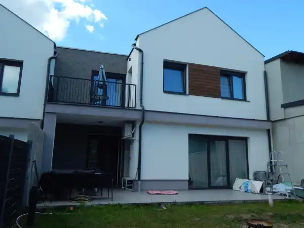 Eladó újszerű sorház, Tatabánya 5 szoba 110 m² 108 M Ft