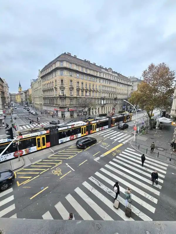 Eladó újszerű téglalakás, Budapest, VI. kerület 3 szoba 86 m² 139 M Ft