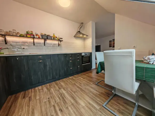 Eladó újszerű téglalakás, Eger 5 szoba 114 m² 84.9 M Ft