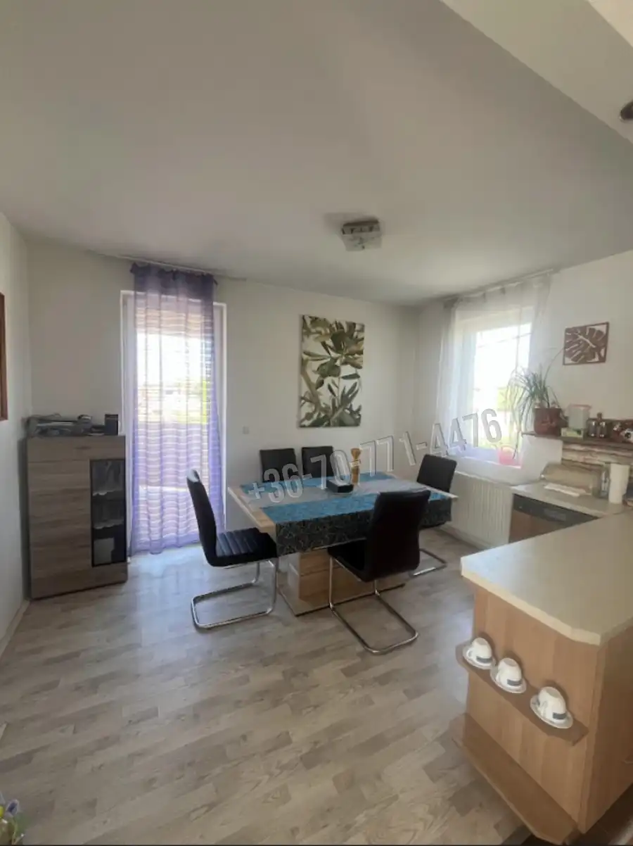 eladó újszerű téglalakás, Érd