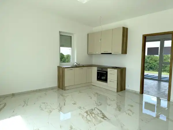 Eladó újszerű téglalakás, Levél 3 szoba 54 m² 55 M Ft