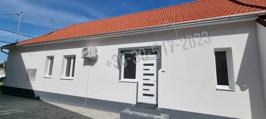 eladó újszerű téglalakás, Paks