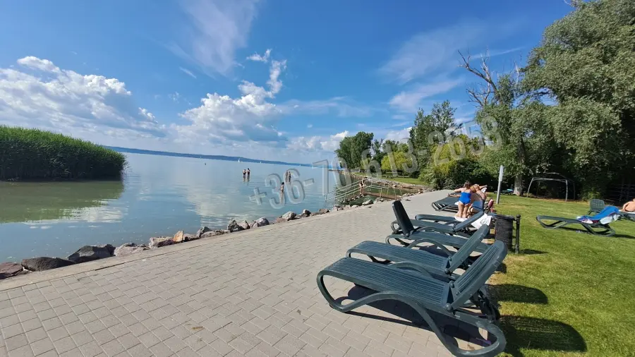 eladó újszerű téglalakás, Siófok
