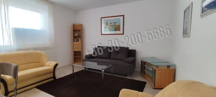 eladó újszerű téglalakás, Siófok
