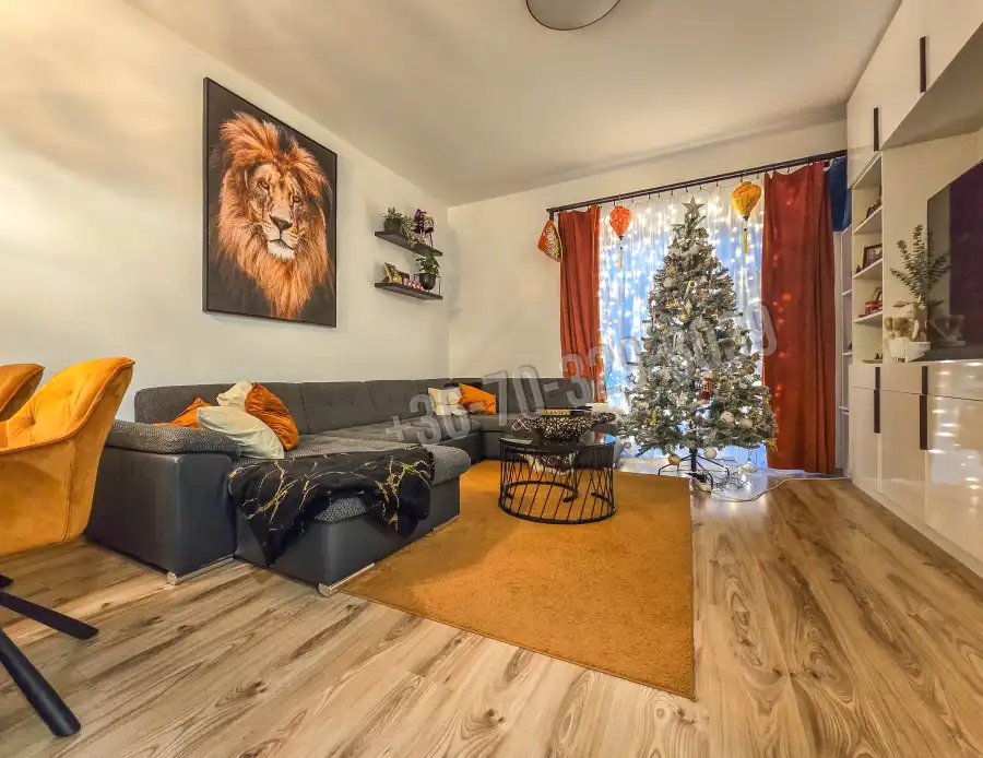 eladó újszerű téglalakás, Sopron