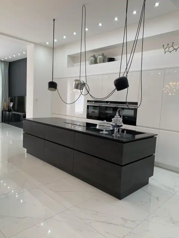 Eladó újszerű téglalakás, Vác 3 szoba 150 m² 169 M Ft
