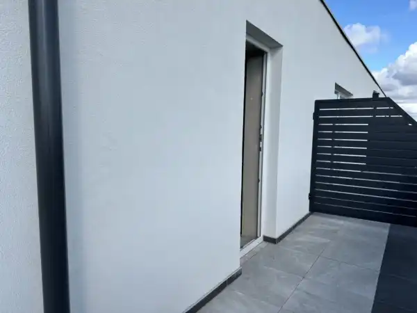 Eladó újszerű téglalakás, Vámosszabadi 2 szoba 54 m² 57.01 M Ft