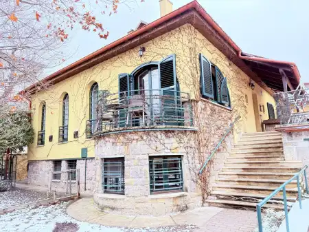 Eladó villa, Budapest, II. kerület 8 szoba 300 m² 390 M Ft