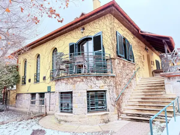 Eladó villa, Budapest, II. kerület 8 szoba 300 m² 390 M Ft